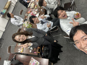 今年も笑顔満開🌸会議室で楽しむ三宅産業のお花見！